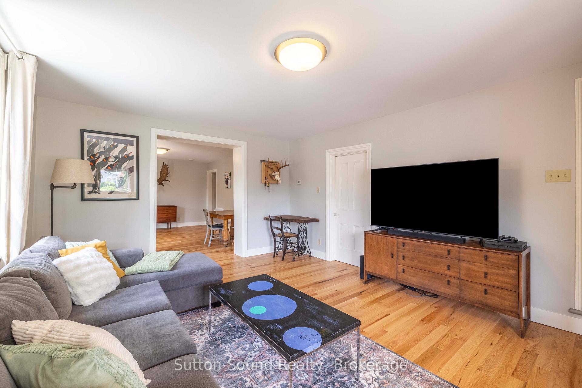 894 3rd Avenue W, Owen Sound — photo 4 of 5
