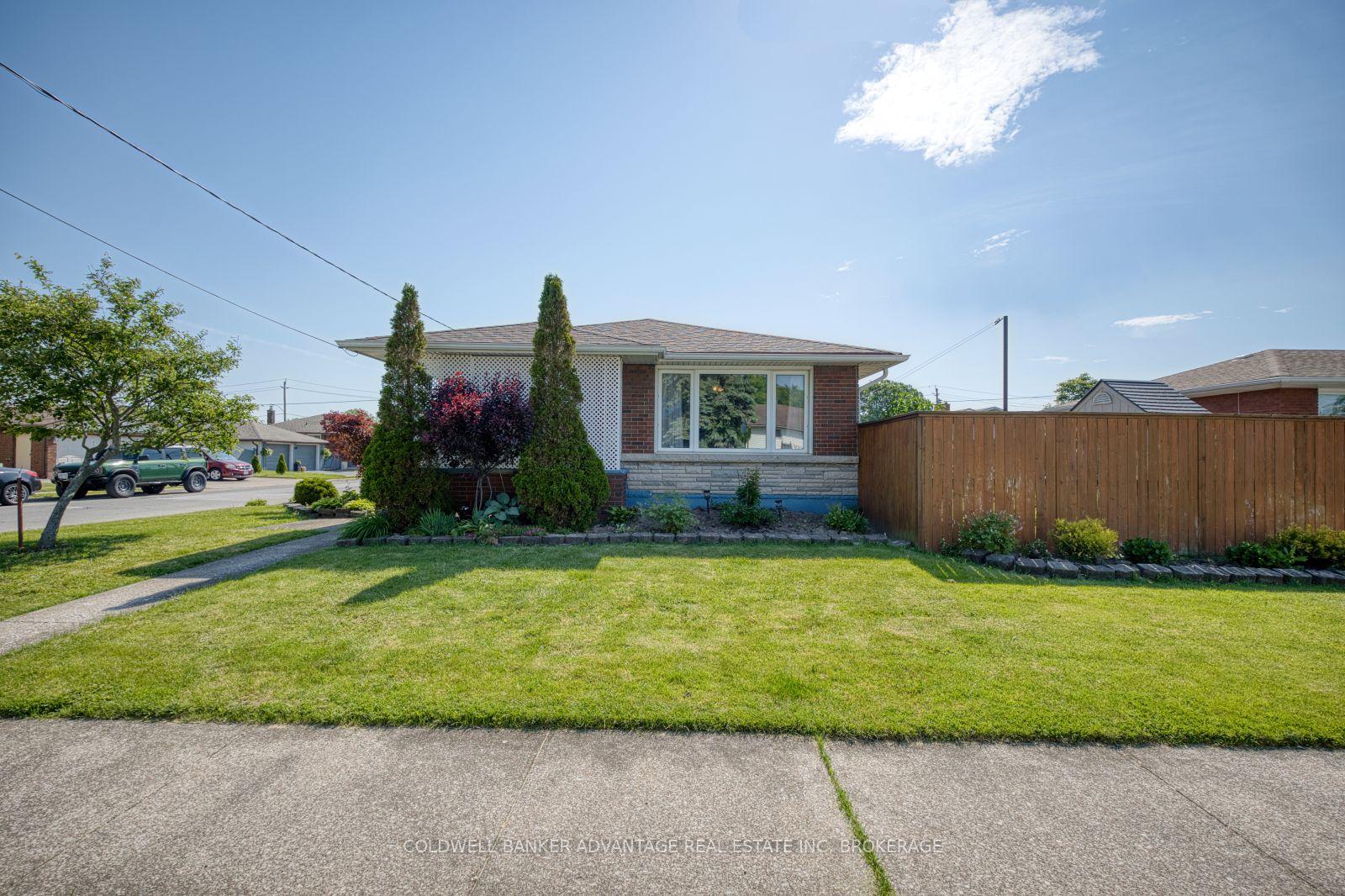 813 Harriet Street, Welland — photo 2 of 5