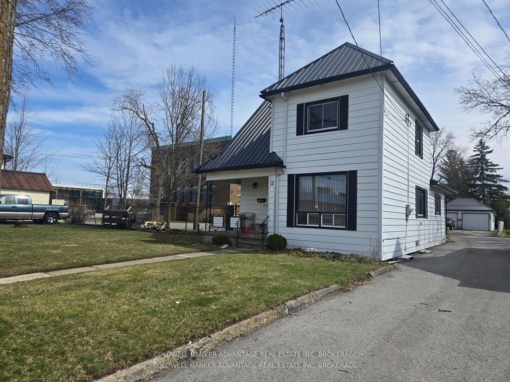 12 EMPIRE Street, Welland — photo 2 of 5