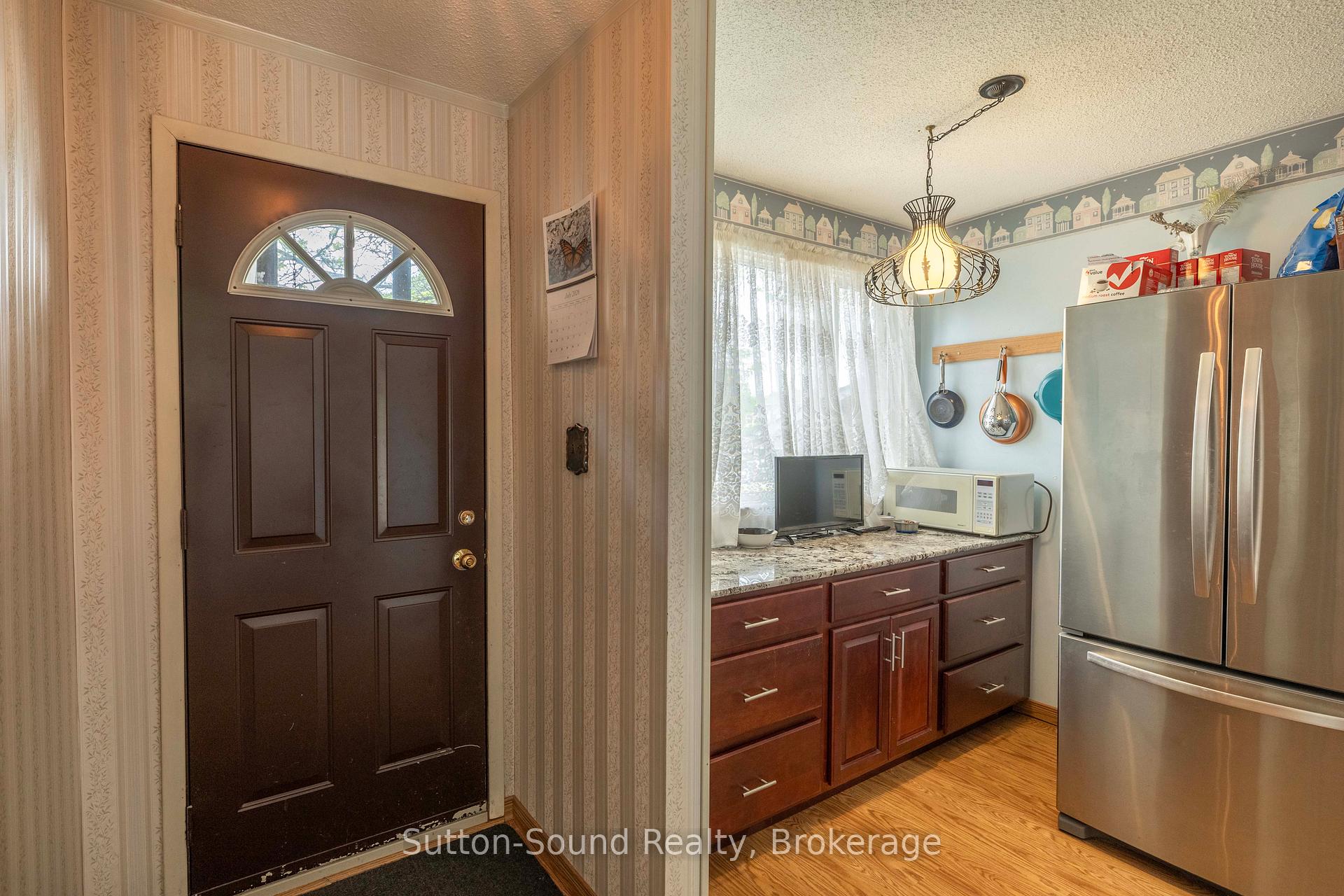 82 Laurie Crescent 82, Owen Sound — photo 3 of 5