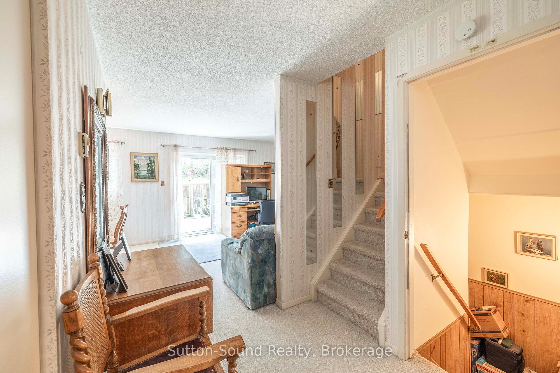 82 Laurie Crescent 82, Owen Sound — photo 4 of 5