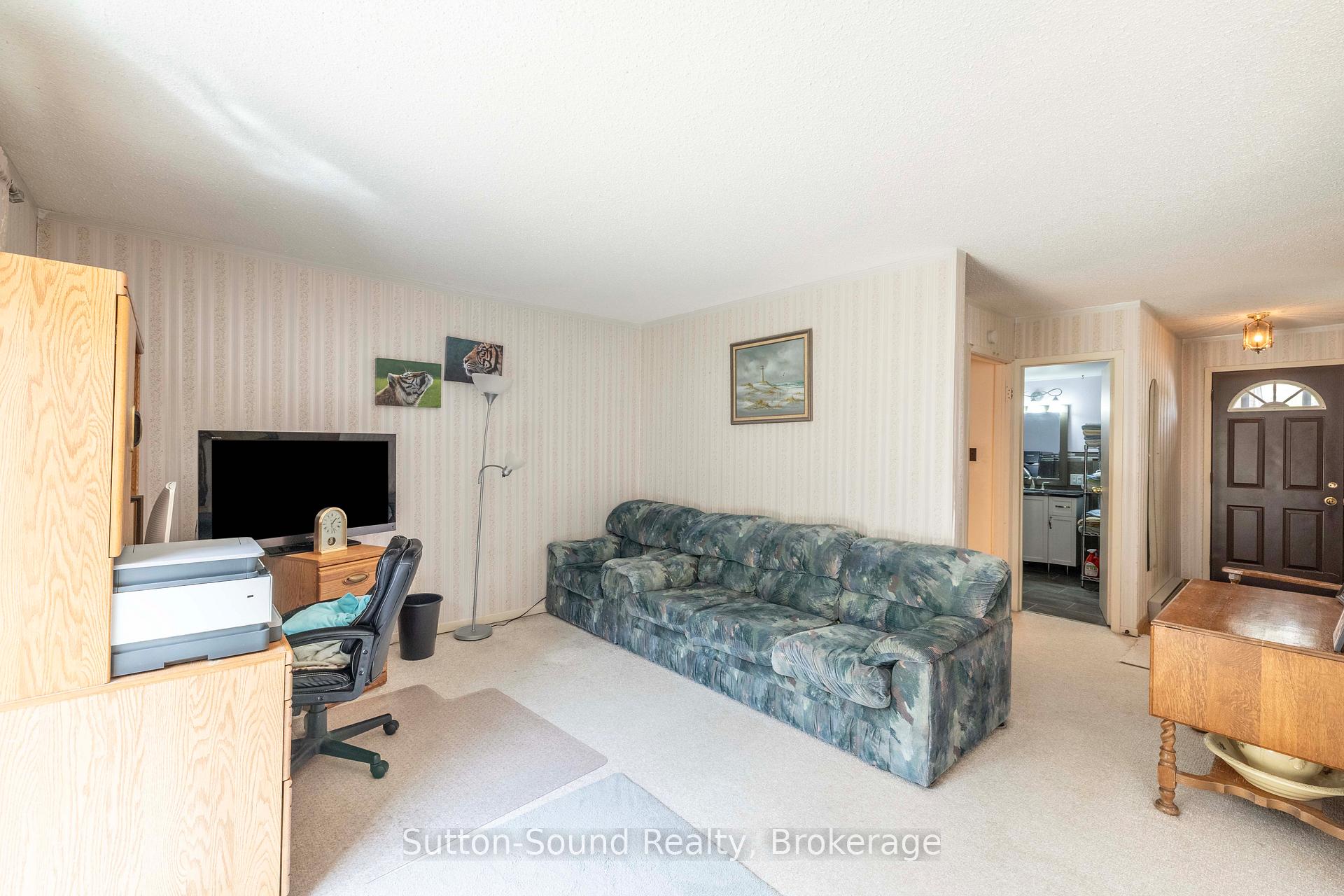 82 Laurie Crescent 82, Owen Sound — photo 5 of 5