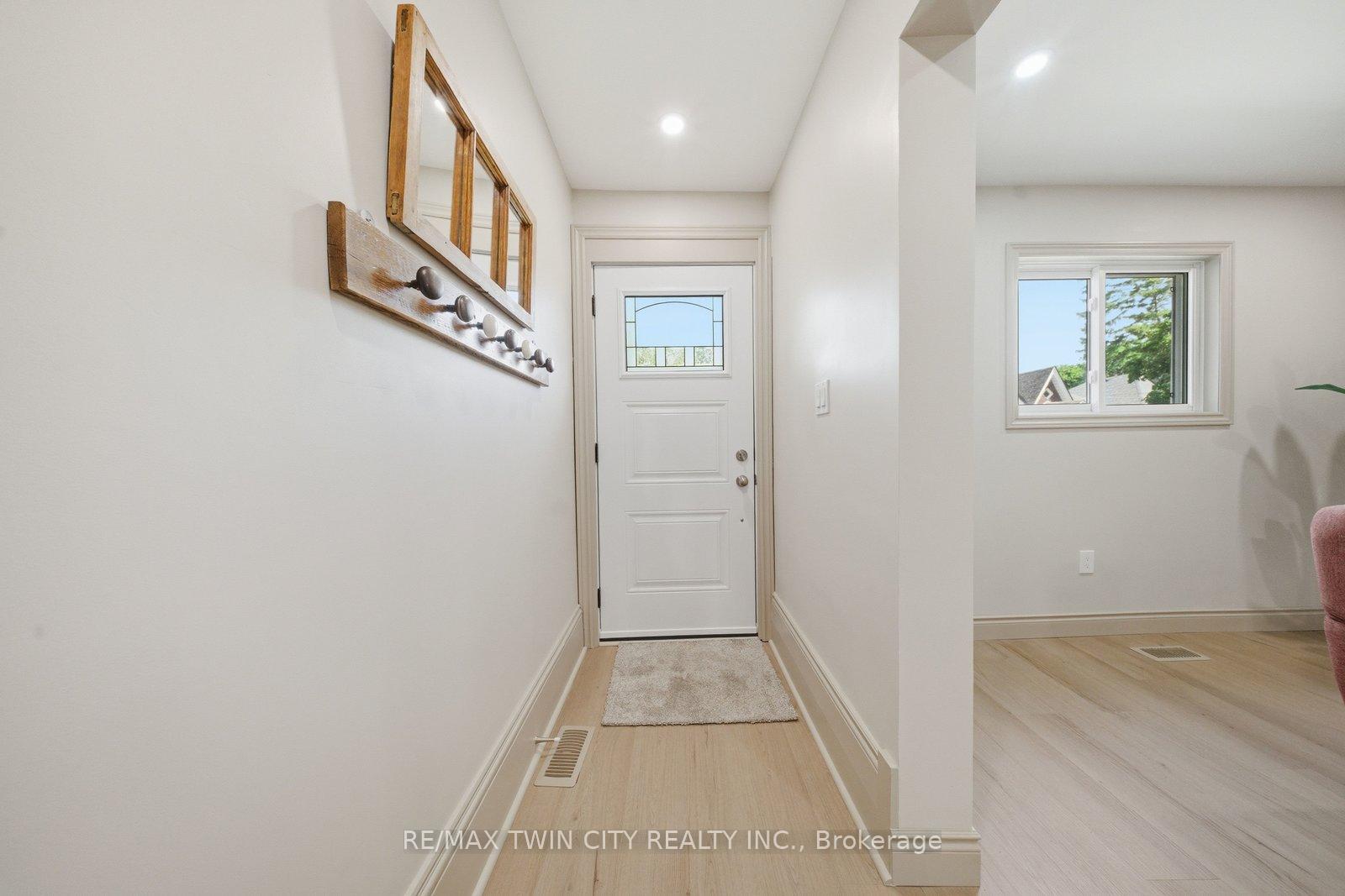 14 W Bond Street W, Brantford — photo 4 of 5
