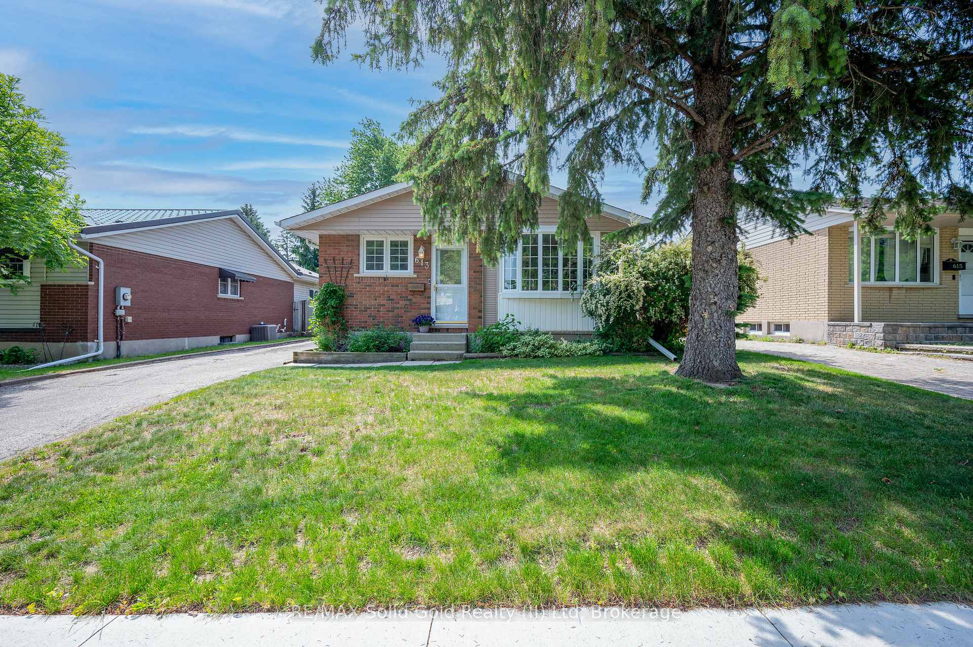 613 Dogwood Lane, Waterloo, ON N2L 4Y2 — Waterloo, Ontario