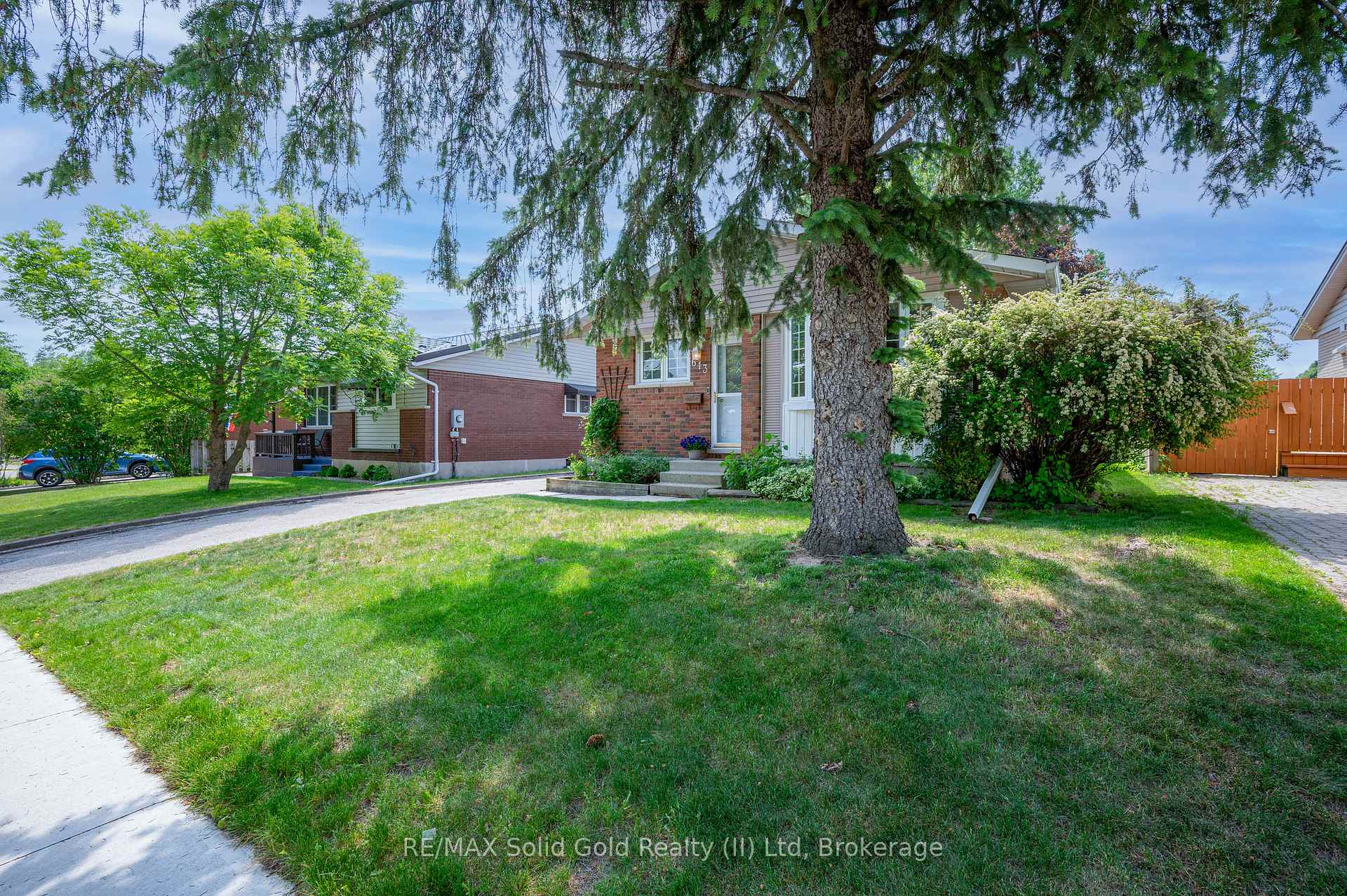 613 Dogwood Lane, Waterloo — photo 4 of 5