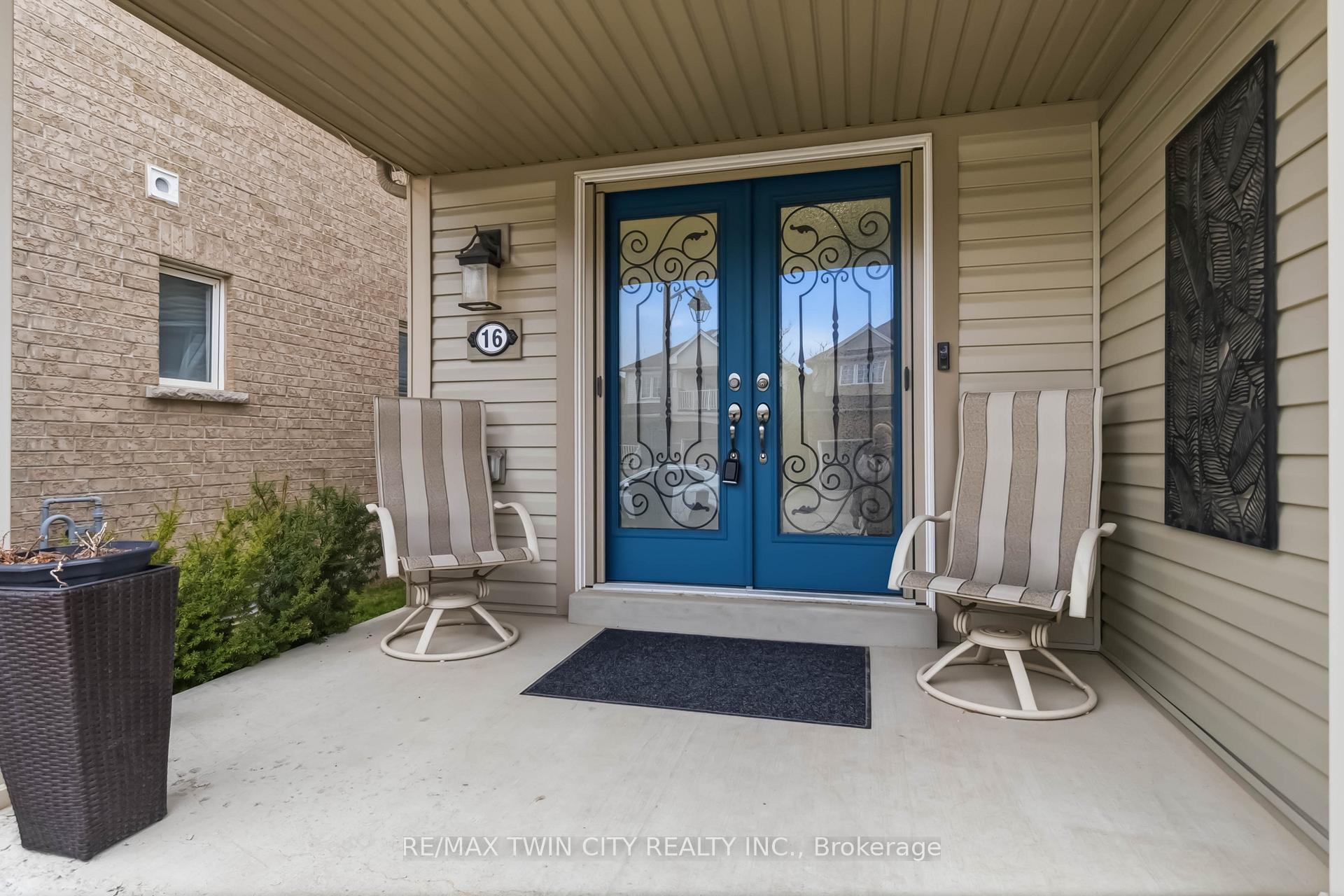 16 Pollard Street, Brantford — photo 2 of 3