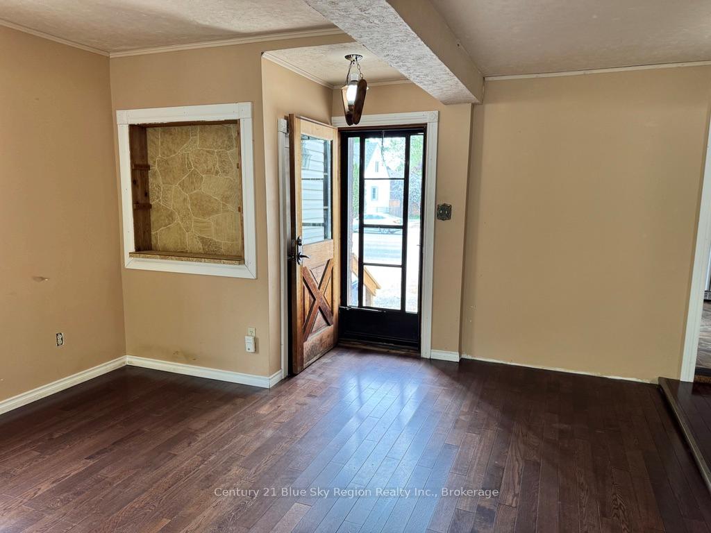1528 Cassells Street, North Bay — photo 2 of 5