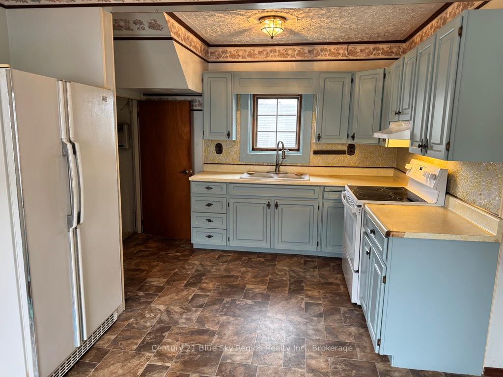 1528 Cassells Street, North Bay — photo 4 of 5