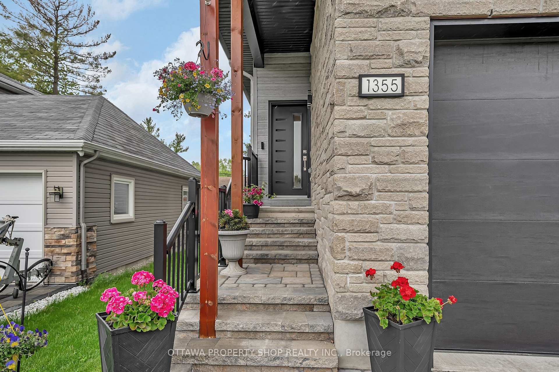 1355 Mory Street, Blossom Park - Airport and Area — photo 2 of 5