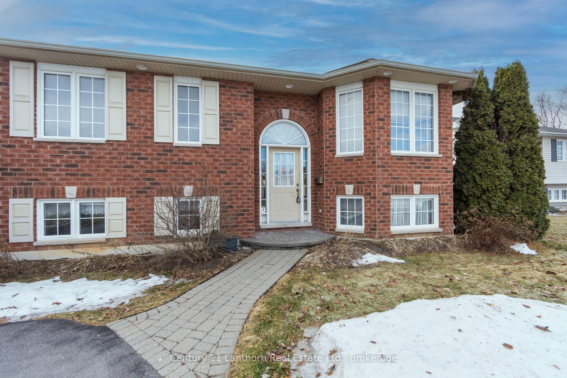 6 Chisholm Square, Belleville, ON K8N 5Z4 — Belleville, Ontario
