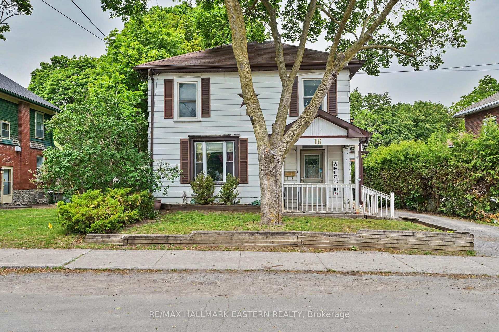 16 Holloway Street, Belleville — photo 3 of 5
