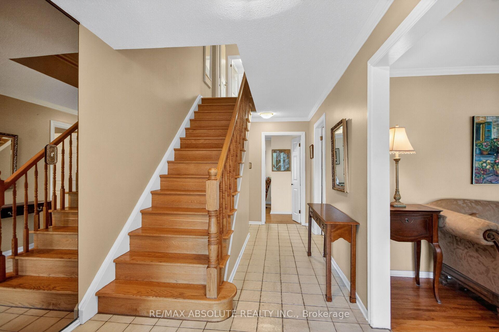 1953 Mulberry Crescent, Beacon Hill North - South and Area — photo 3 of 5