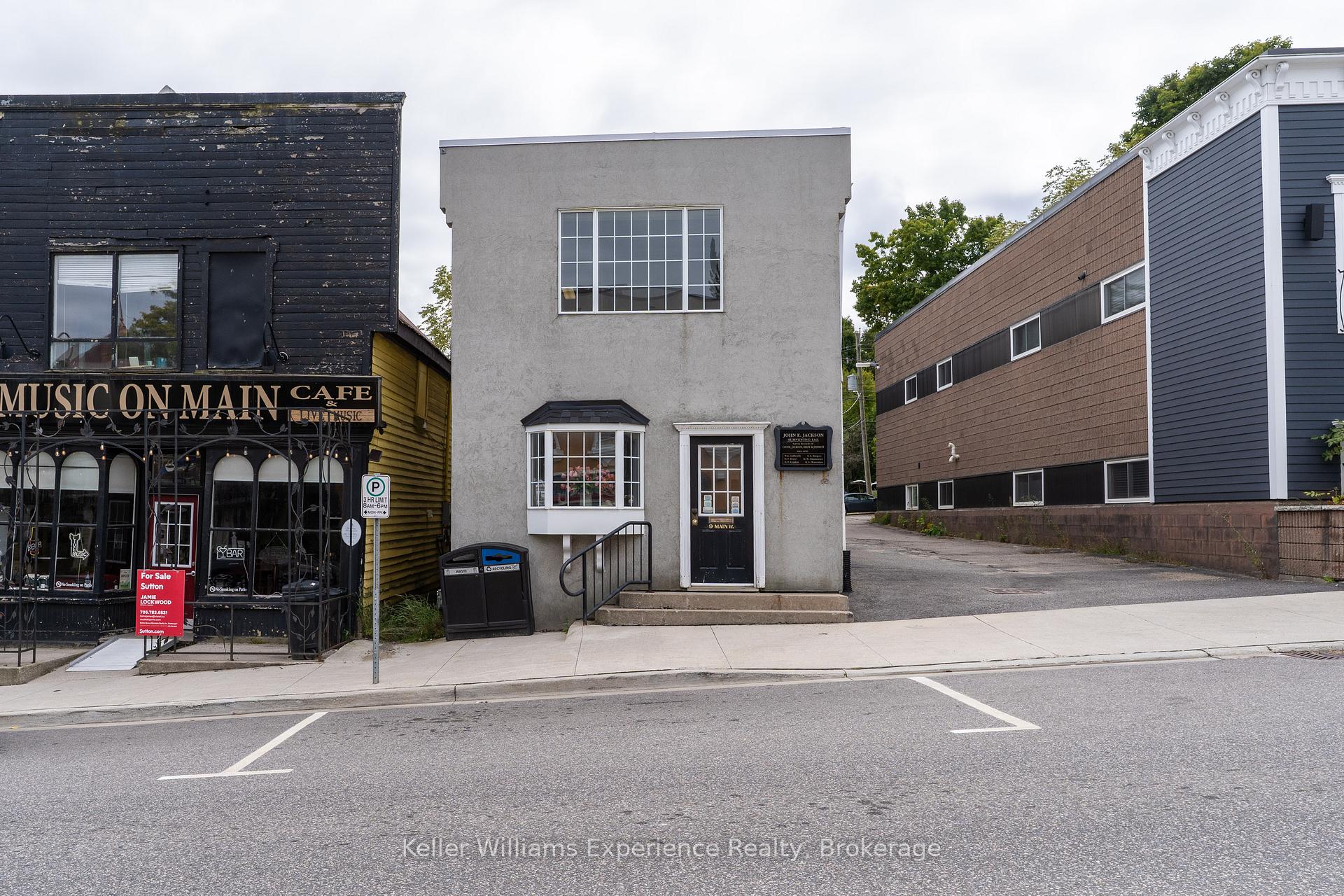 9 Main Street W, Huntsville — photo 2 of 5