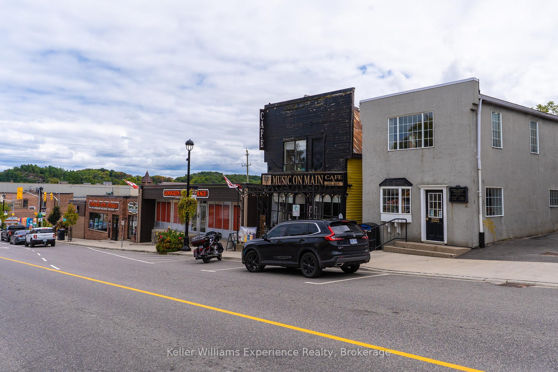 9 Main Street W, Huntsville — photo 3 of 5
