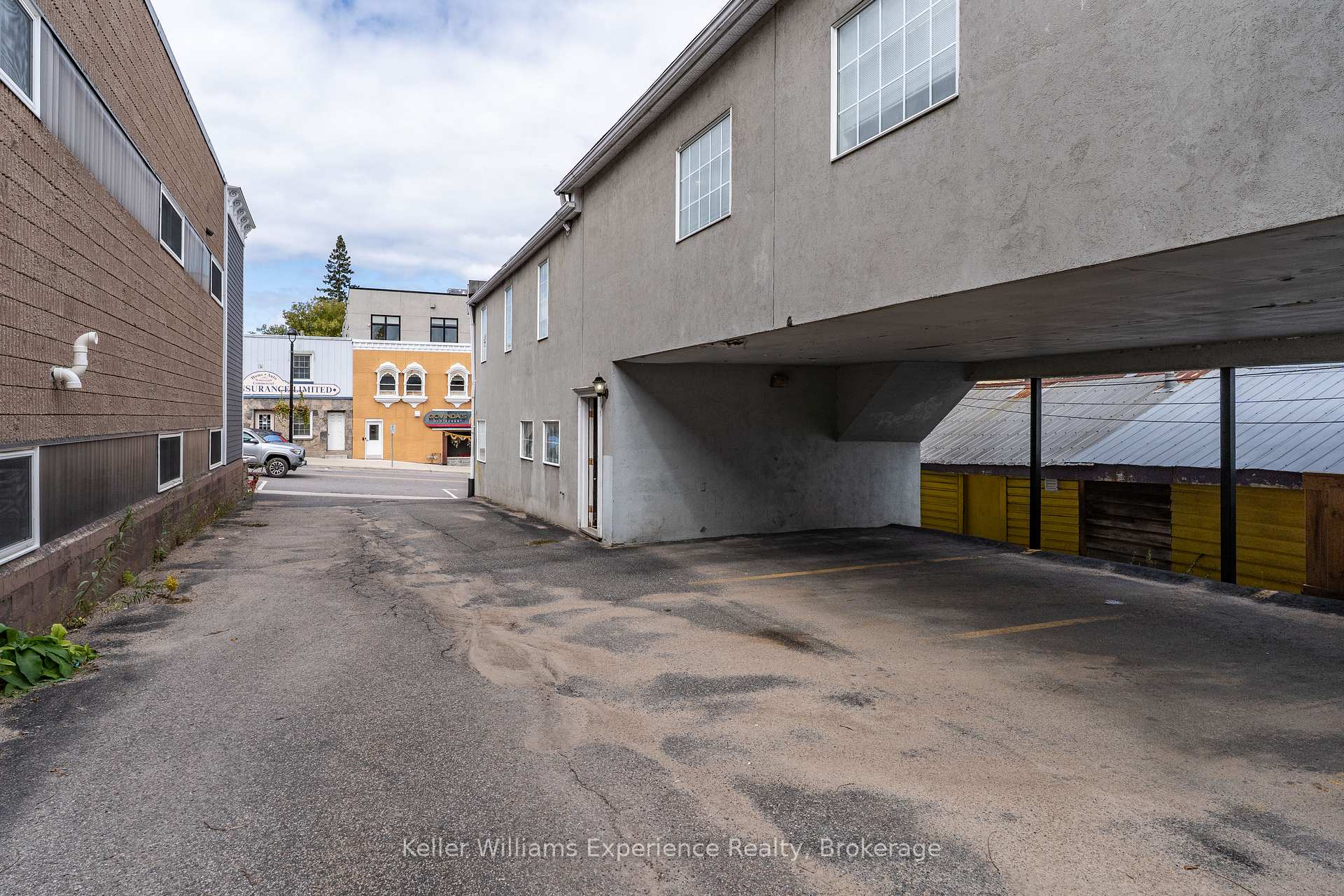 9 Main Street W, Huntsville — photo 5 of 5