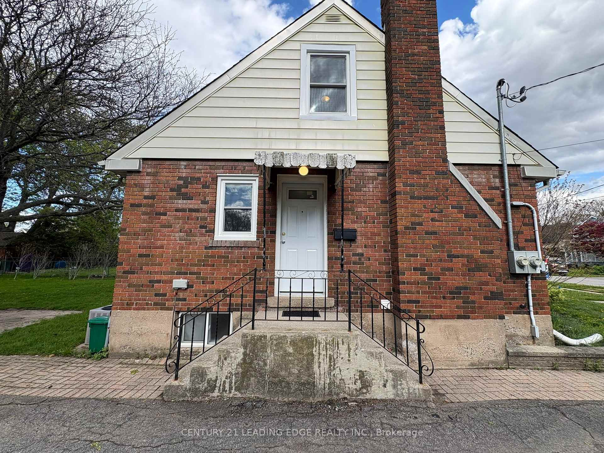 22 Greenwood Avenue (Lower), Welland, ON L3C 4B2 — Welland, Ontario