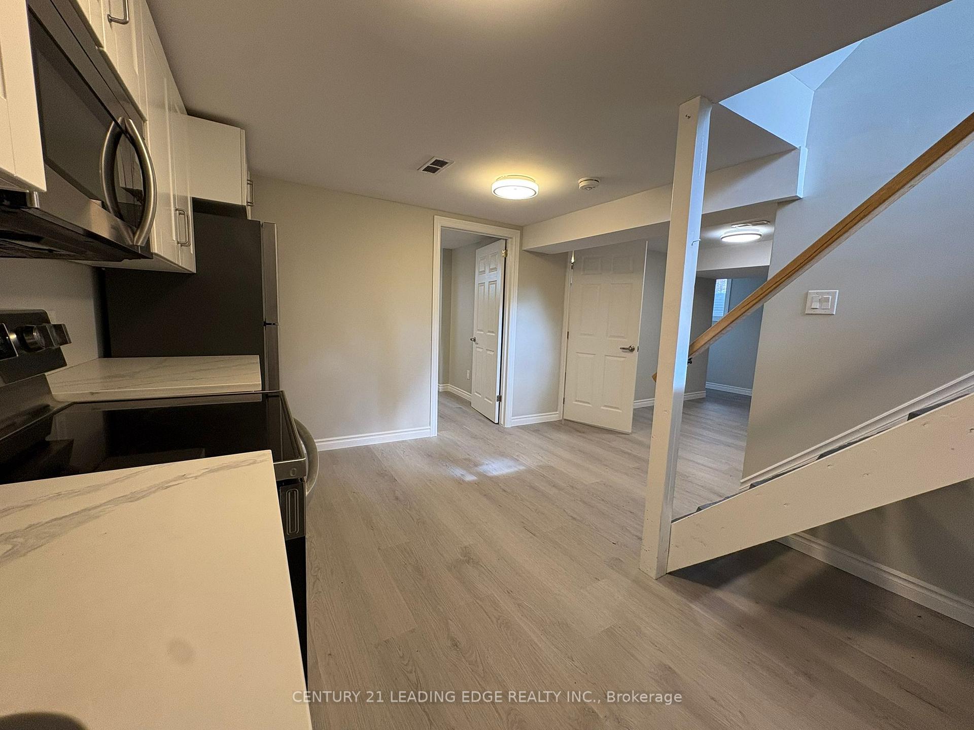 22 Greenwood Avenue (Lower), Welland — photo 4 of 5