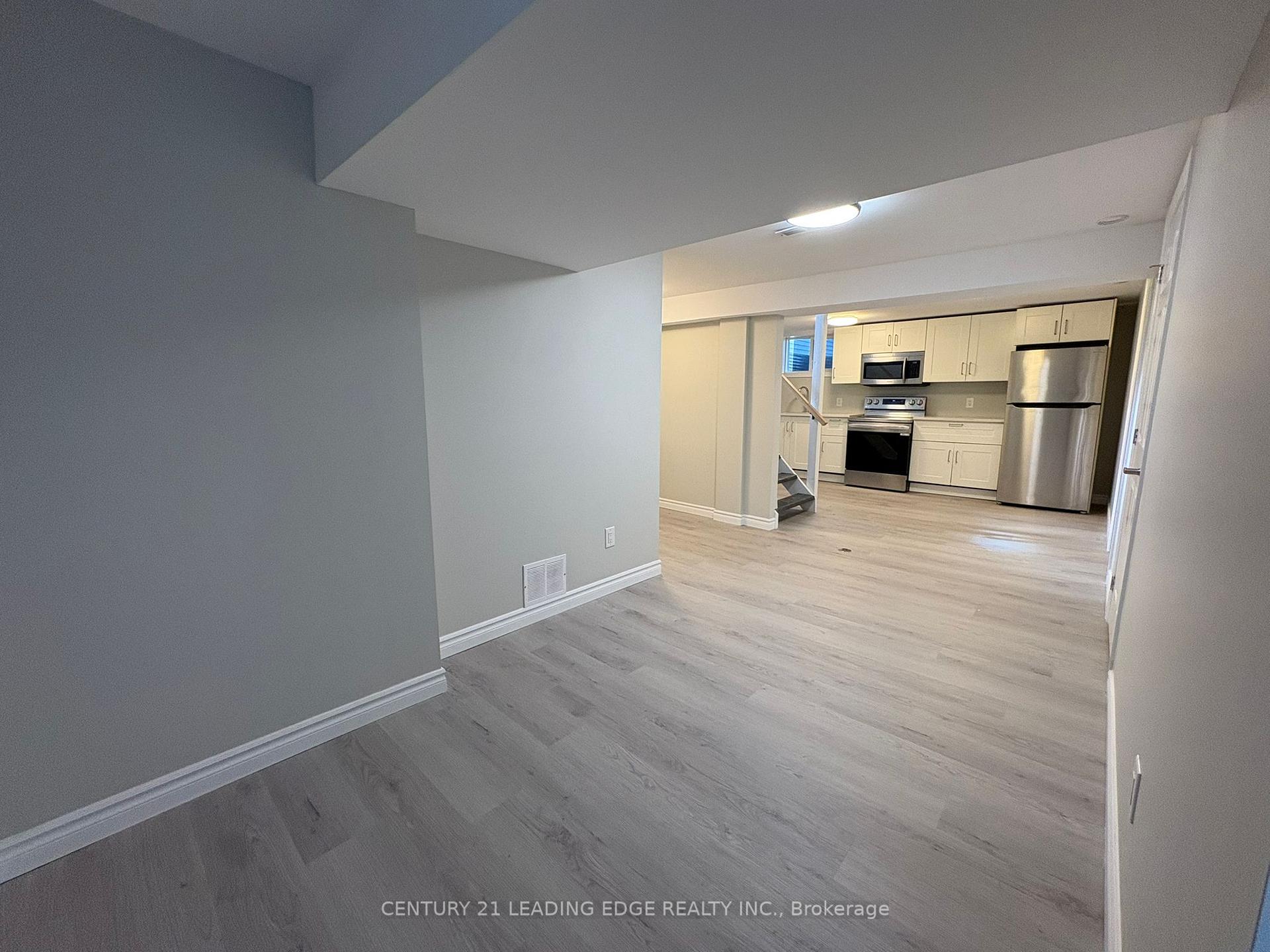 22 Greenwood Avenue (Lower), Welland — photo 5 of 5