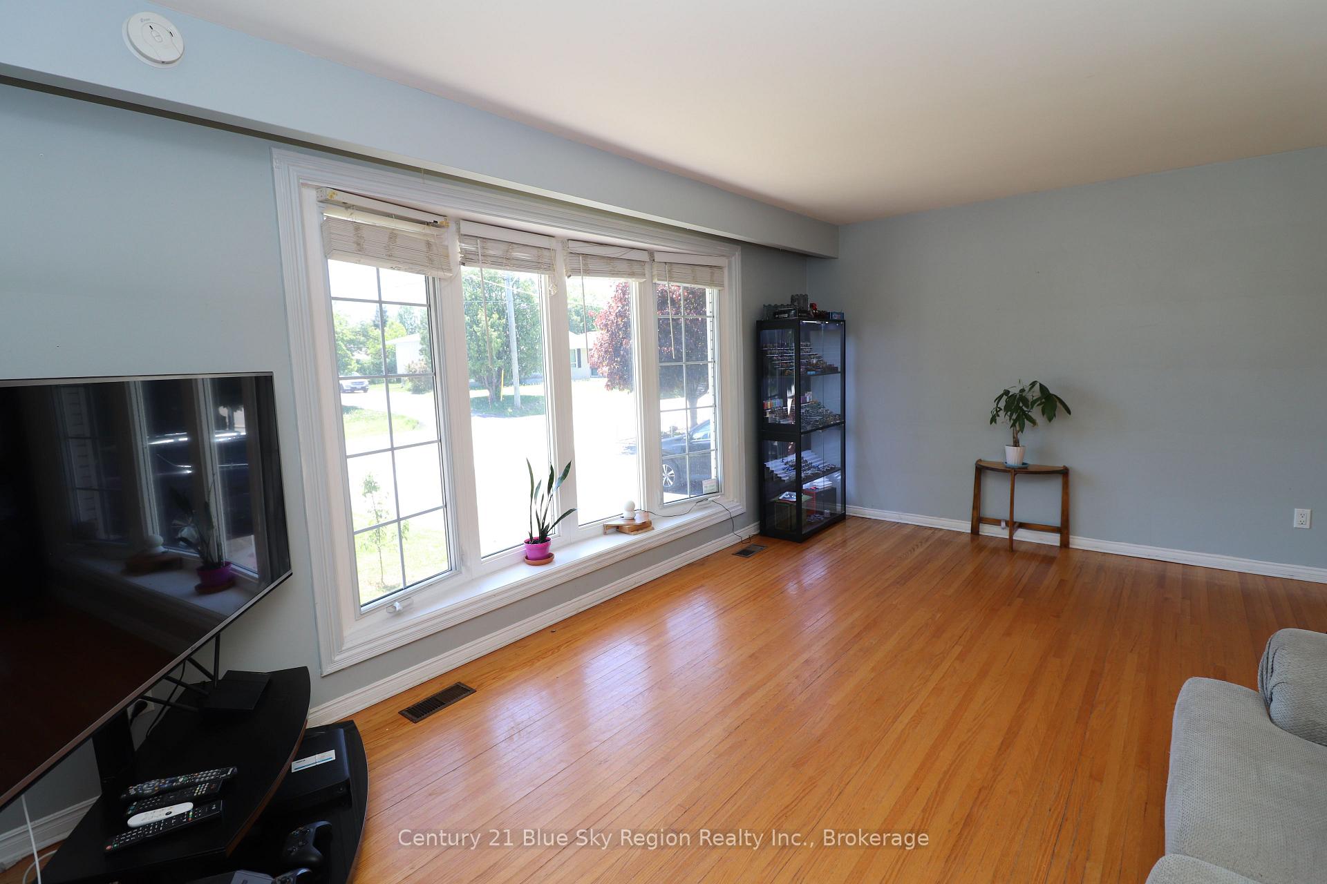 648 Norman Avenue, North Bay — photo 5 of 5