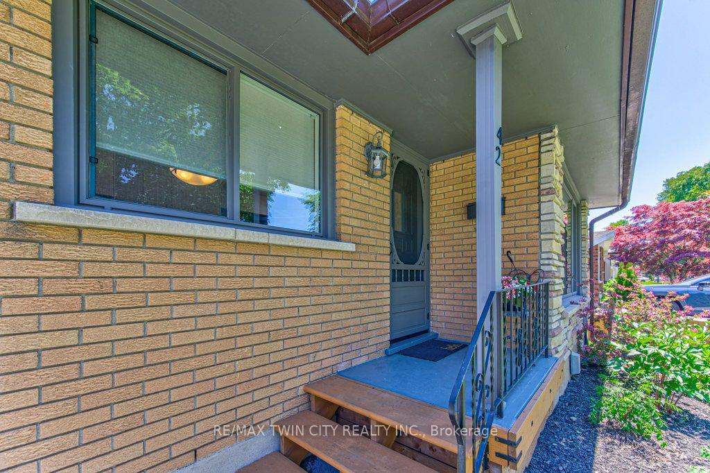 42 Morning Dew Drive, Brantford — photo 4 of 5