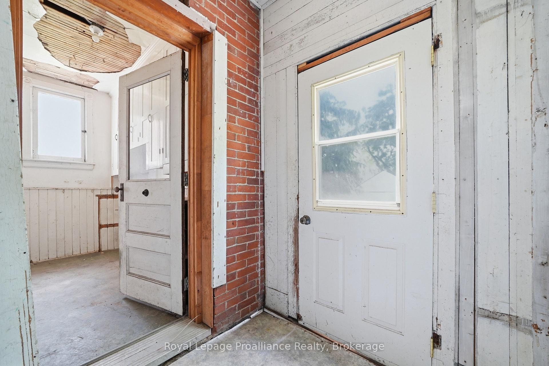 270 Ann Street, Belleville — photo 4 of 5