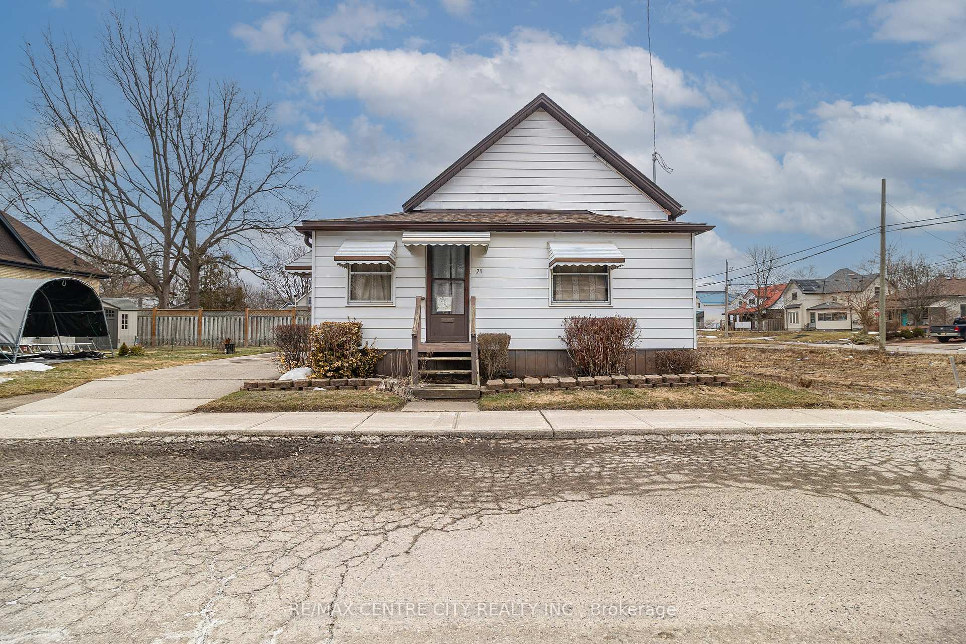 21 Owaissa Street, St. Thomas, ON N5P 1T1 — St. Thomas, Ontario