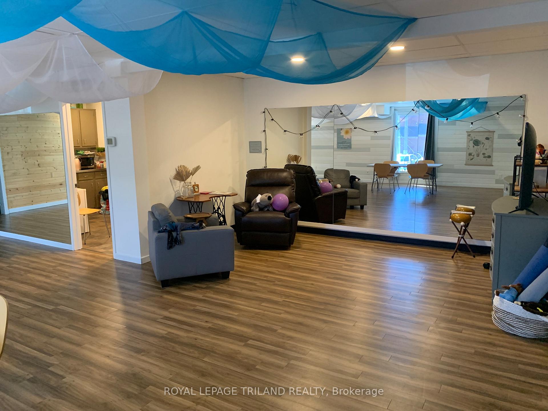 15 St Catharine Street 204, St. Thomas — photo 4 of 5