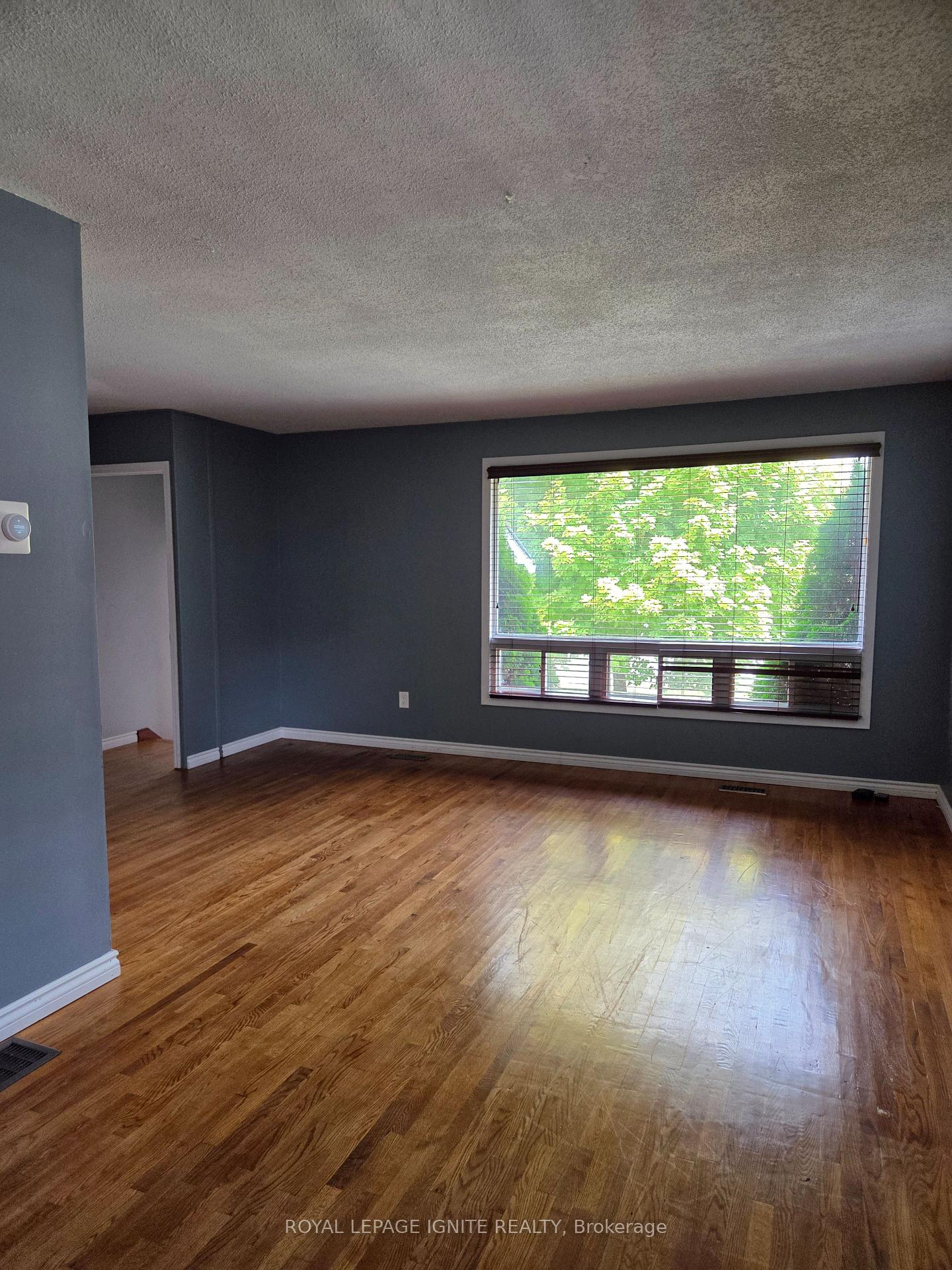 947 Southlawn Drive, Peterborough — photo 3 of 5