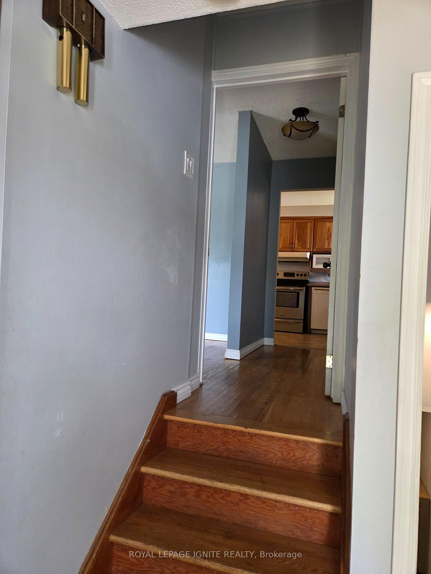 947 Southlawn Drive, Peterborough — photo 4 of 5