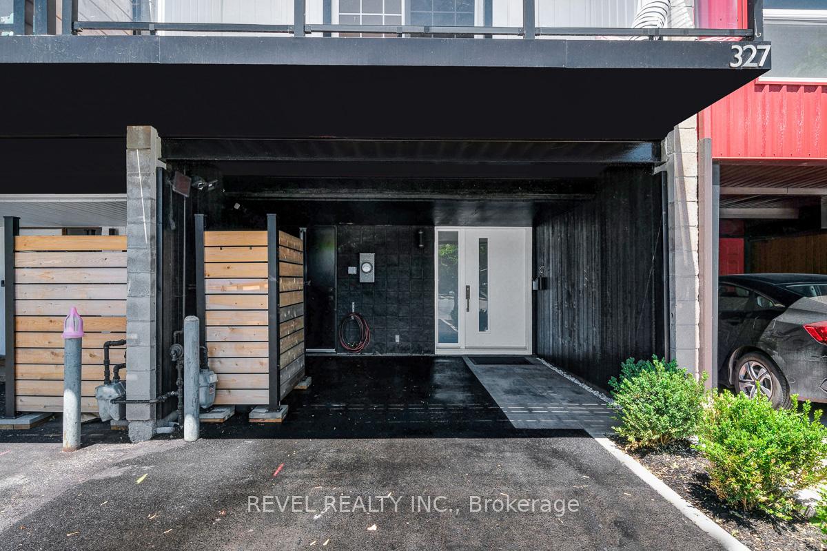 327 St Andrew Street, Lower Town - Sandy Hill — photo 2 of 5