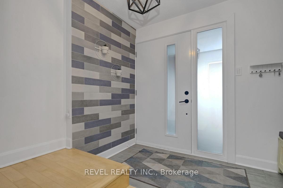 327 St Andrew Street, Lower Town - Sandy Hill — photo 4 of 5