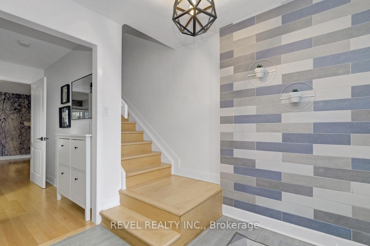327 St Andrew Street, Lower Town - Sandy Hill — photo 5 of 5