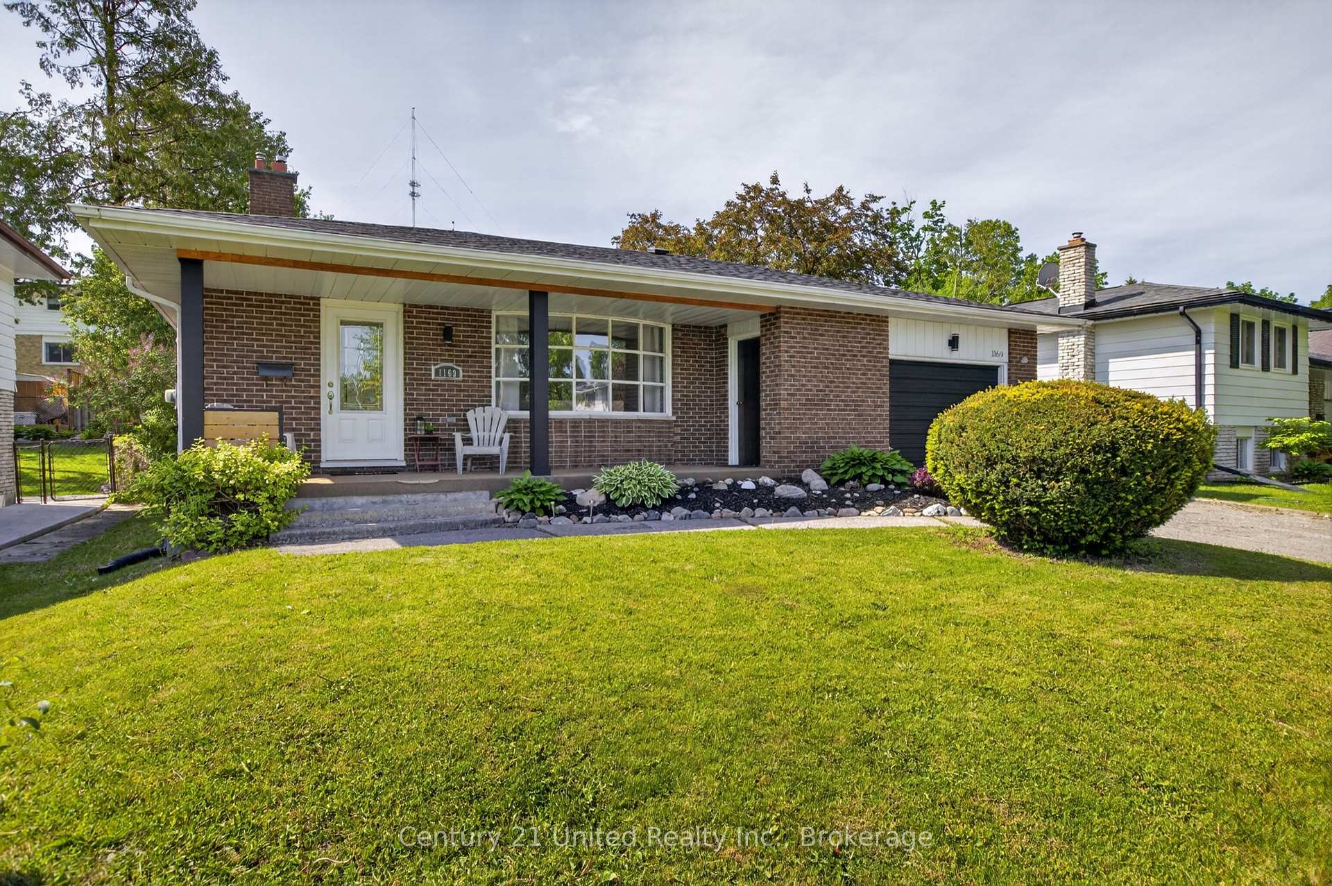 1169 Danita Boulevard, Peterborough — photo 2 of 5