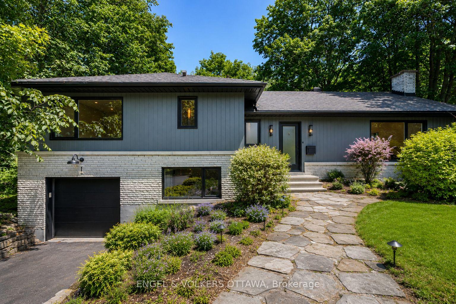 1 Amberly Place, Beacon Hill North - South and Area, ON K1J 7J9 — Beacon Hill North - South and Area, Ontario