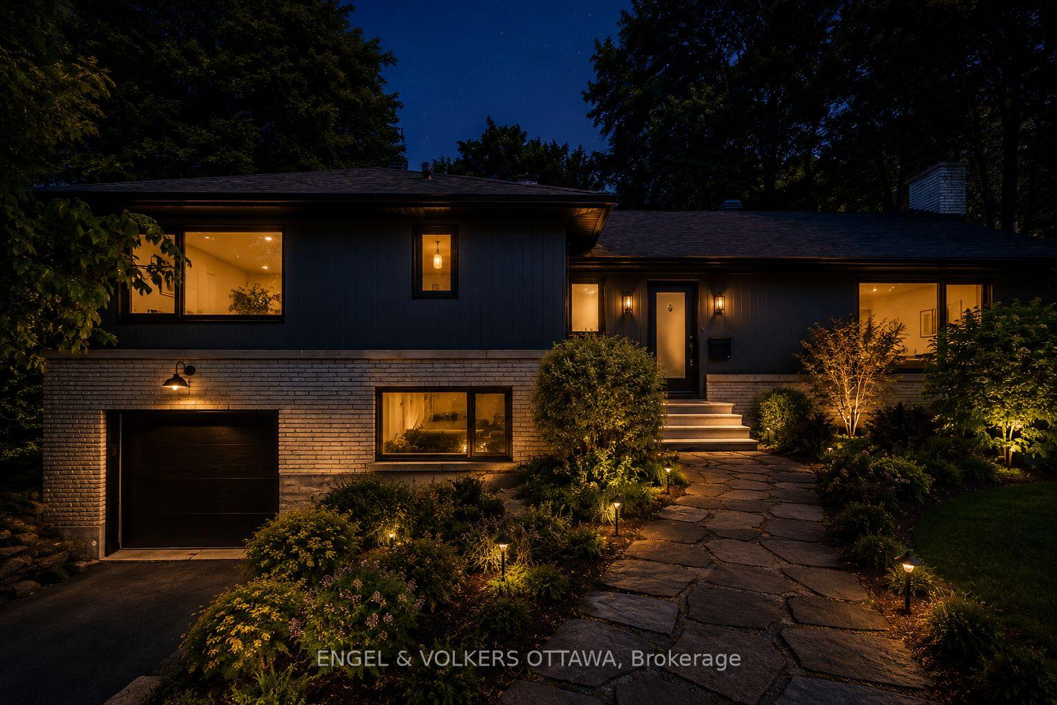 1 Amberly Place, Beacon Hill North - South and Area — photo 2 of 5