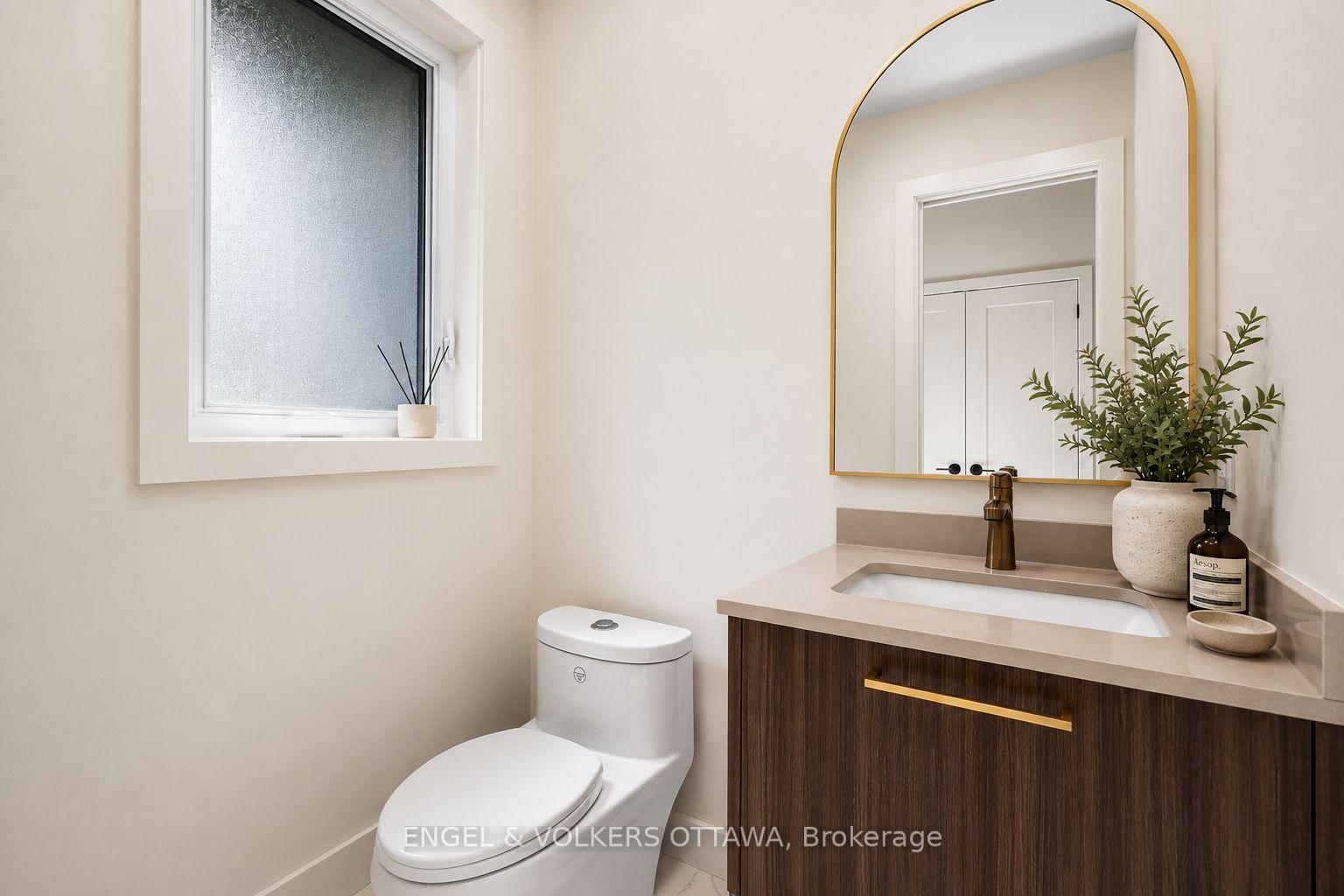 1 Amberly Place, Beacon Hill North - South and Area — photo 4 of 5