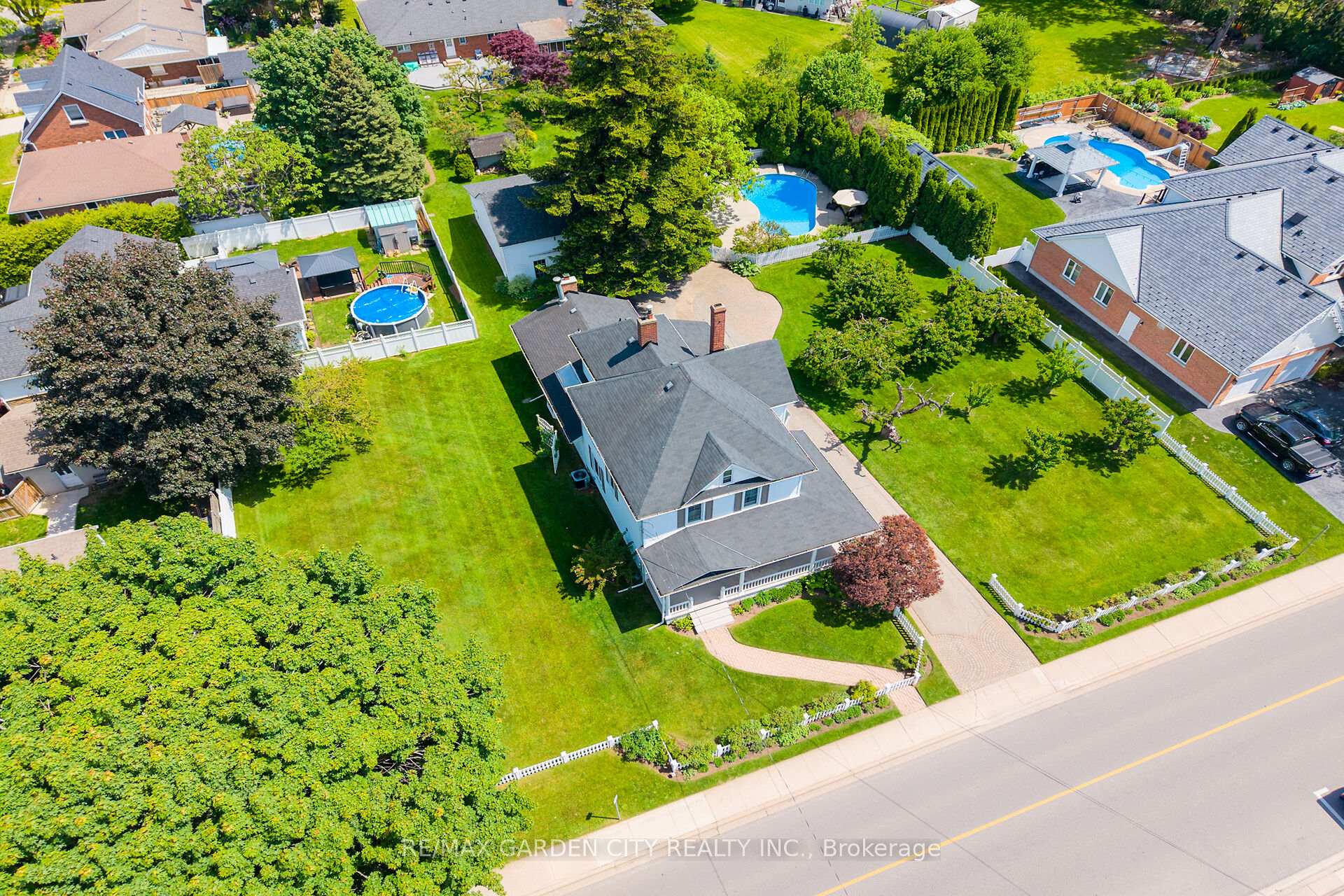 24-26 MAPLE Avenue, Grimsby — photo 3 of 5