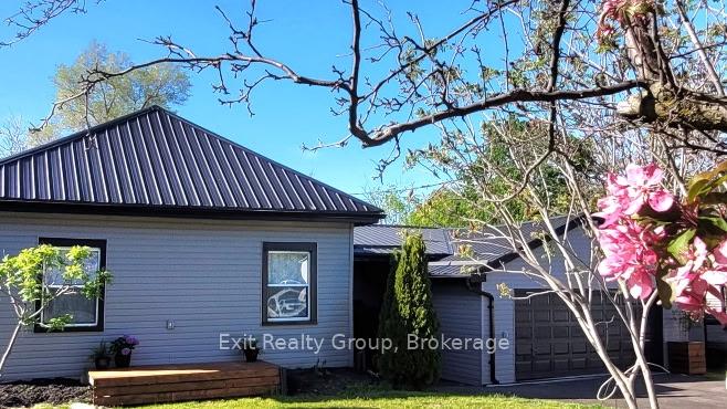 24 Wilkins Street, Belleville, ON K8P 1P1 — Belleville, Ontario