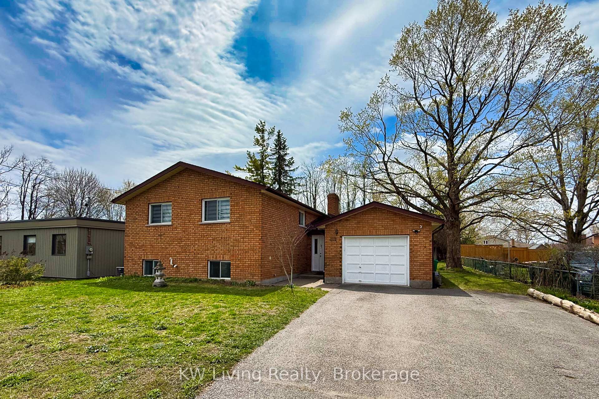 833 Fairbairn Street, Peterborough — photo 4 of 5
