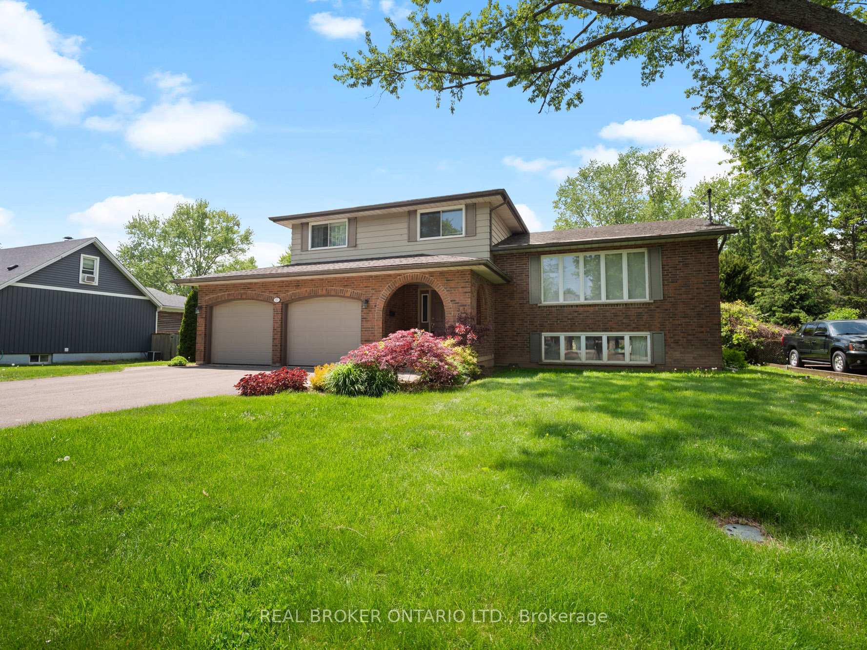 17 Montgomery Road, Welland — photo 2 of 5