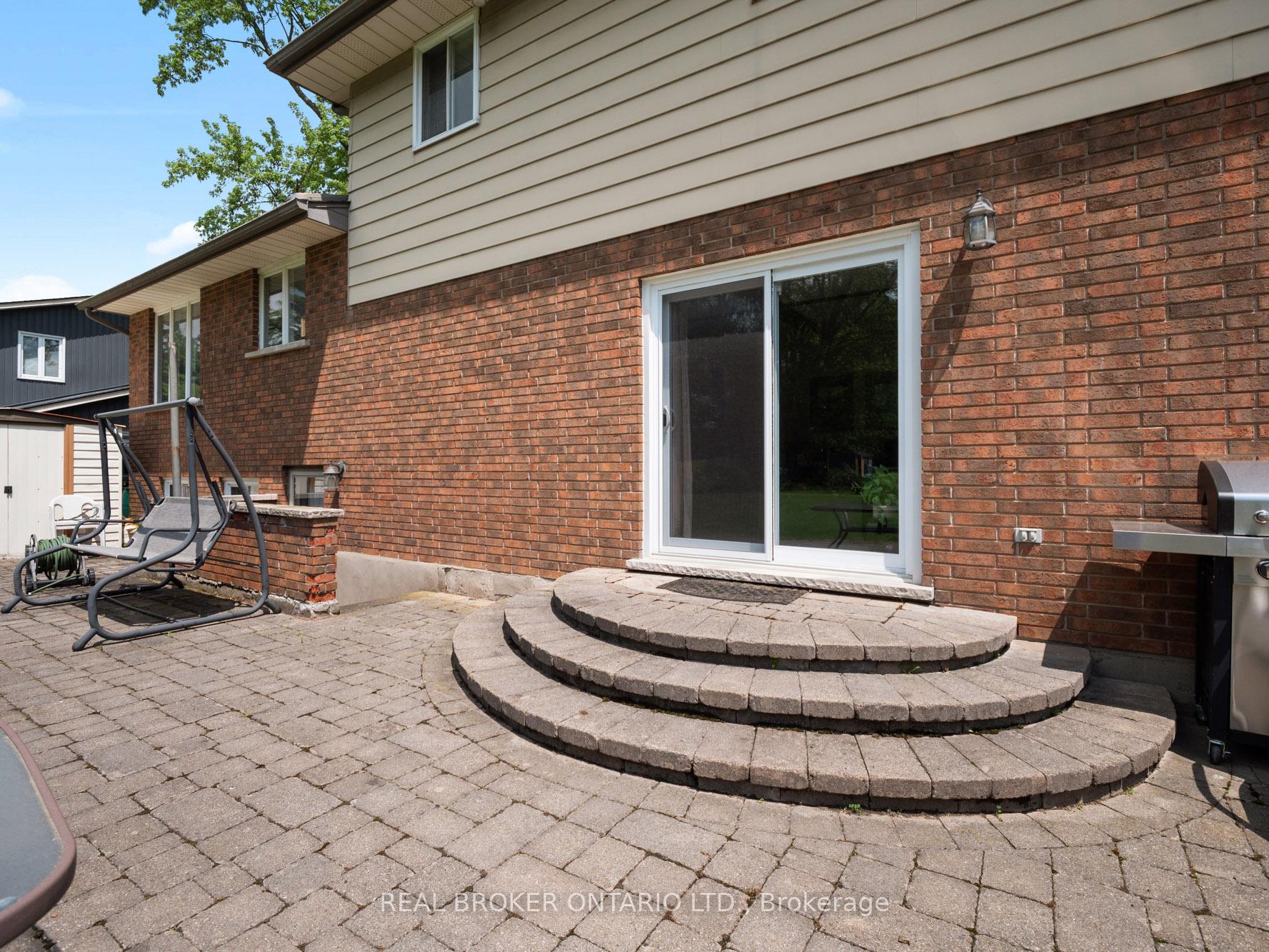 17 Montgomery Road, Welland — photo 5 of 5