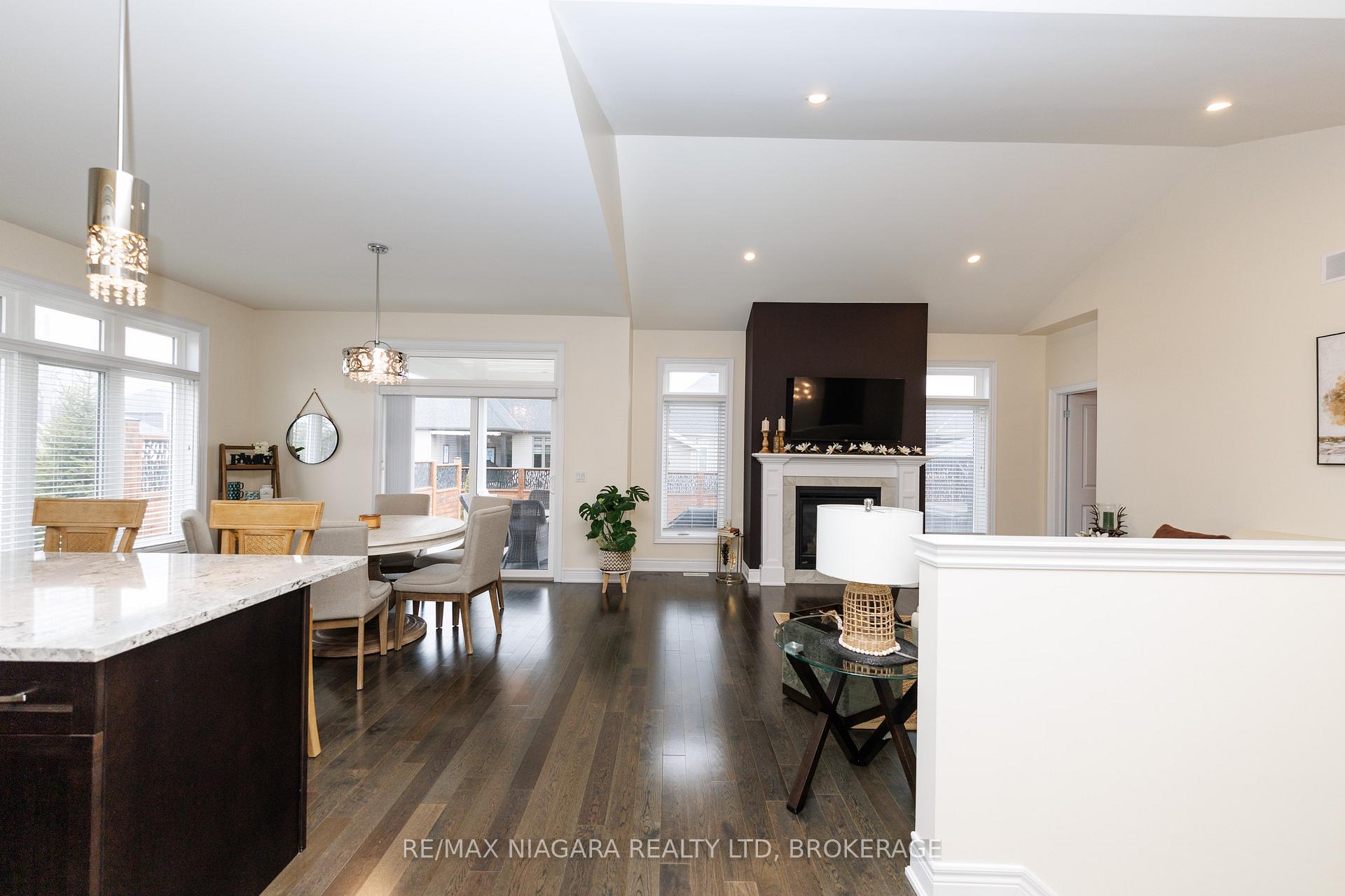4049 Village Creek Drive, Fort Erie — photo 4 of 5