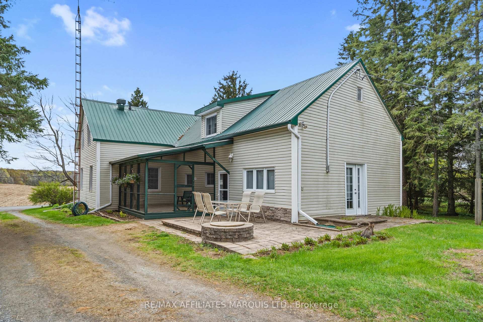 18973 Paragon Road, South Glengarry — photo 4 of 5