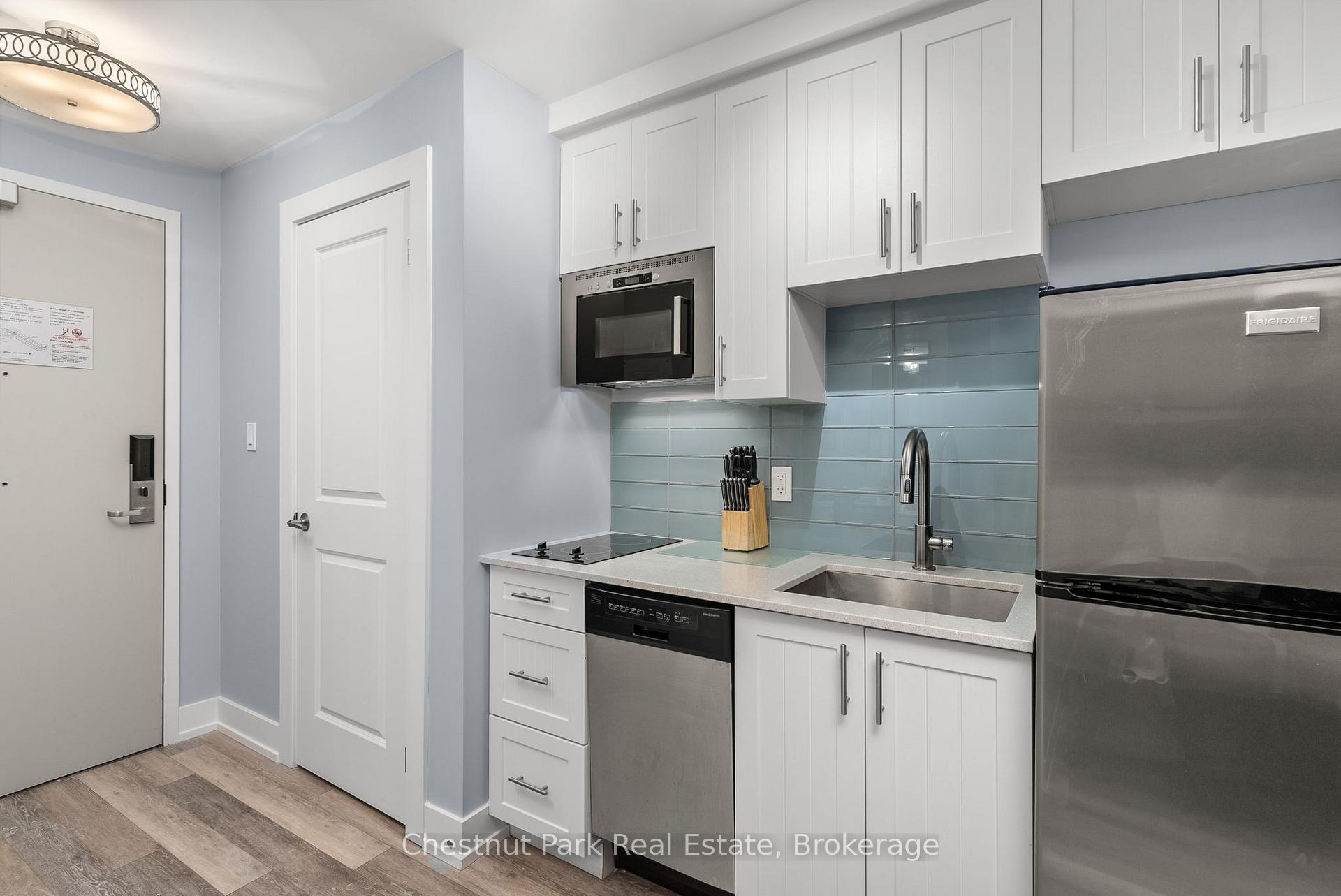 25 Pen Lake Point Road 206, Huntsville — photo 4 of 5