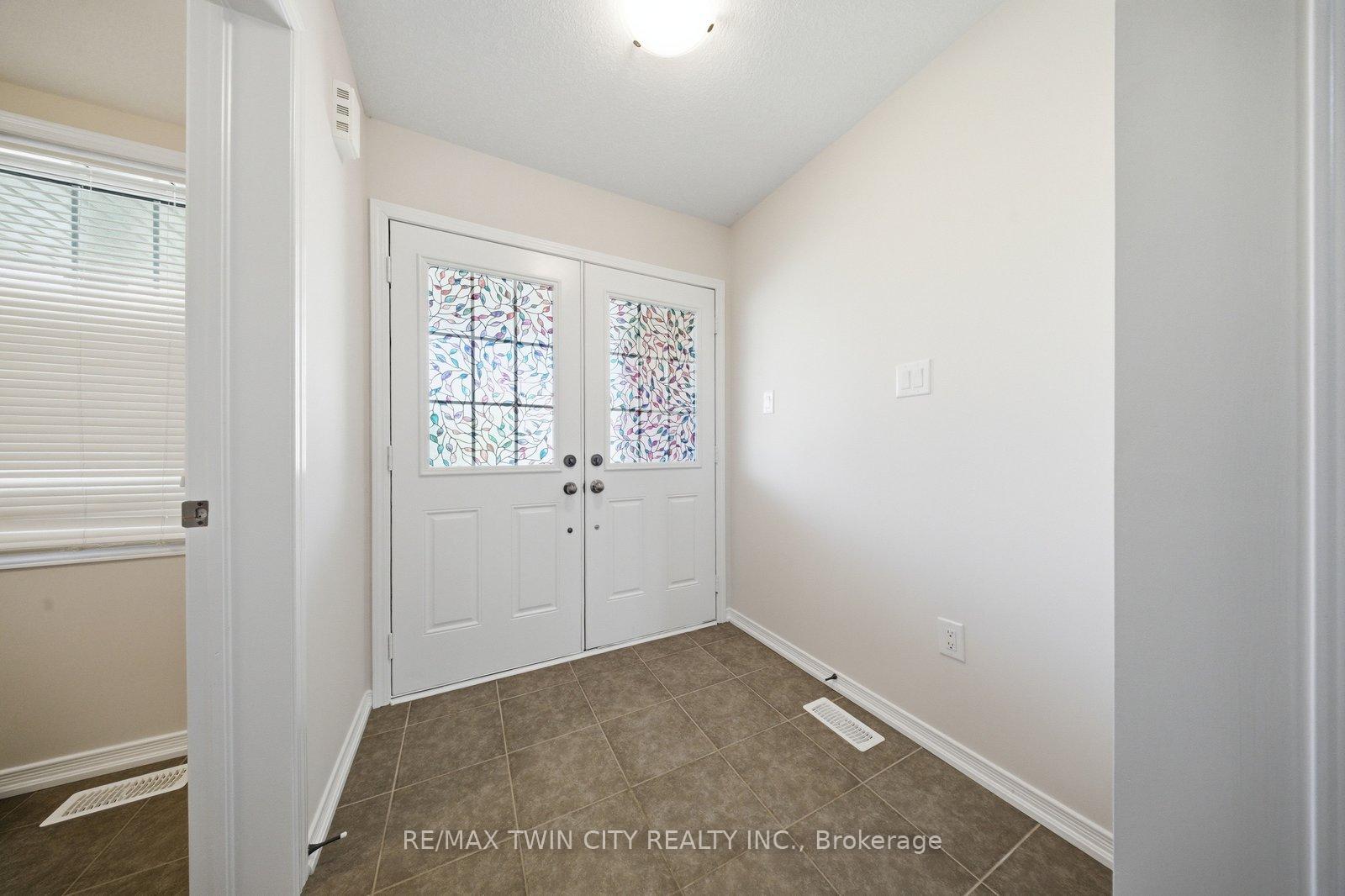 99 Warner Lane S, Brantford — photo 5 of 5
