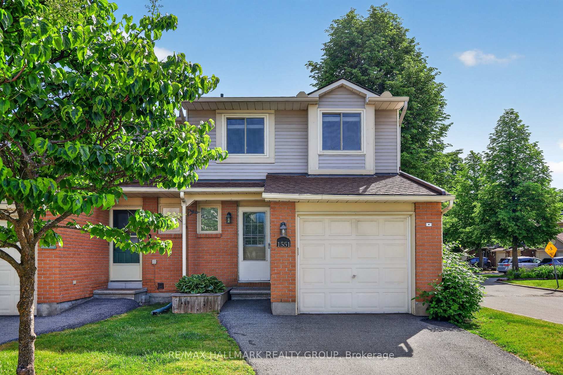 1551 Hoskins Crescent, Orleans - Cumberland and Area, ON K1C 2G3 — Orleans - Cumberland and Area, Ontario