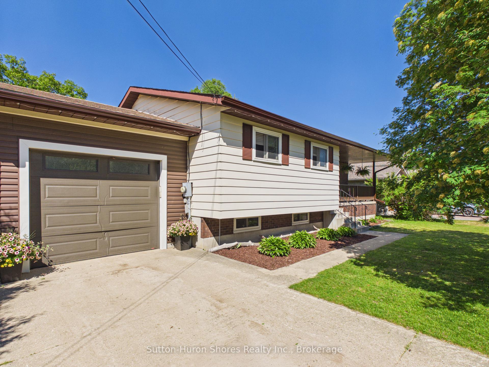 336 Lansdowne Street, Saugeen Shores — photo 3 of 5