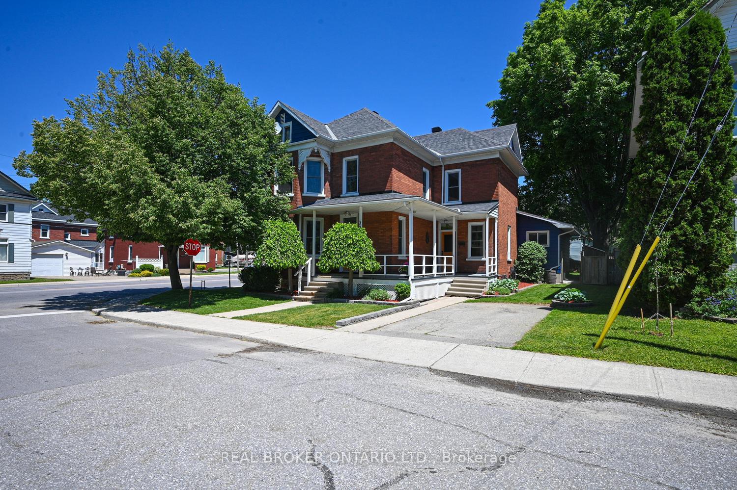 39 Mcewen Avenue, Smiths Falls — photo 2 of 5