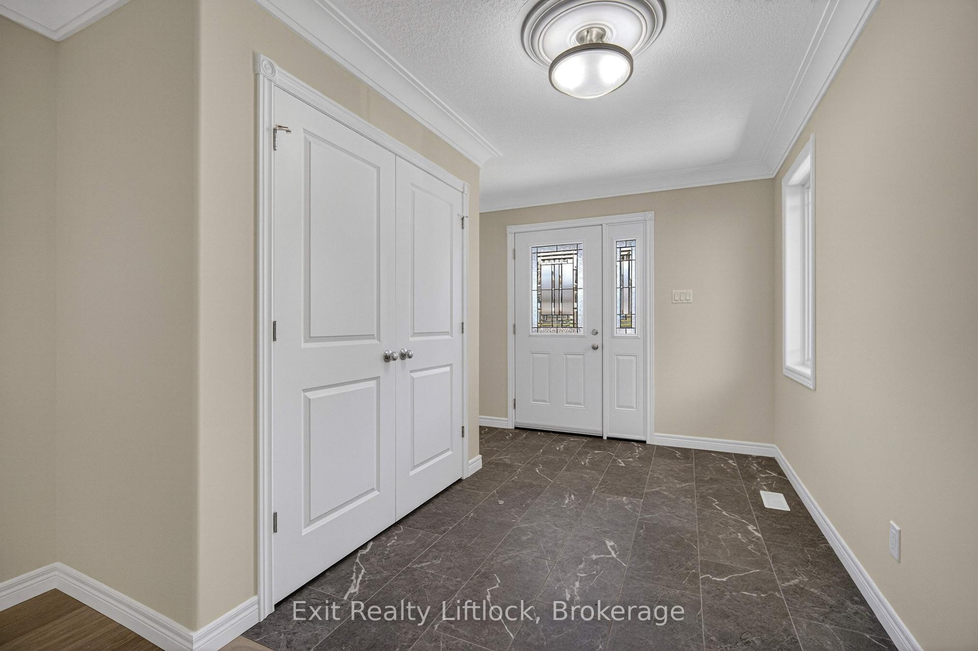 242 O'Neil Street, Peterborough — photo 3 of 5