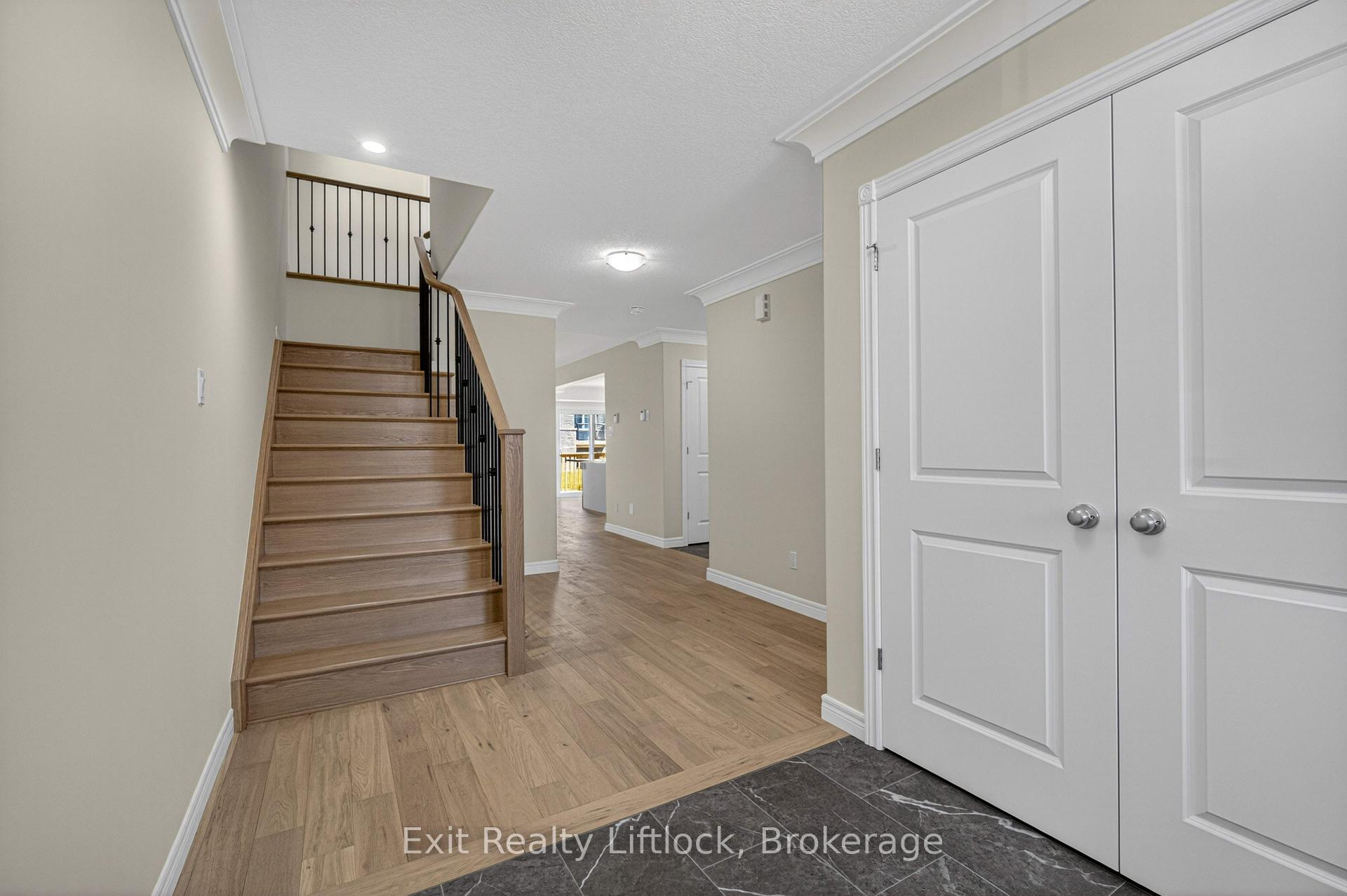 242 O'Neil Street, Peterborough — photo 4 of 5